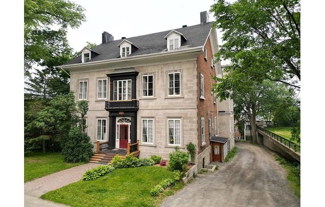 1 bedroom apartment of 4 sq. ft in Quebec