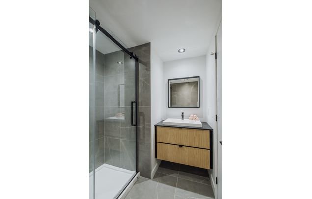 Rent 1 bedroom studio apartment in Québec