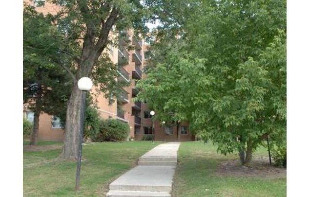 2 bedroom apartment of 81 sq. ft in Scarborough