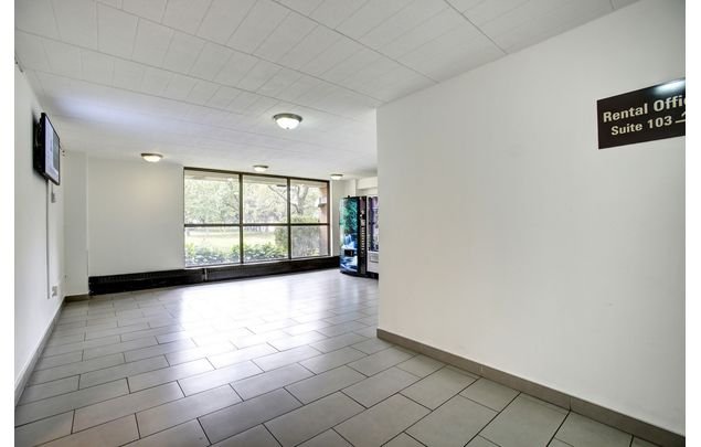 2 bedroom apartment of 81 sq. ft in Scarborough