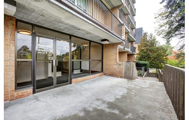 2 bedroom apartment of 81 sq. ft in Scarborough