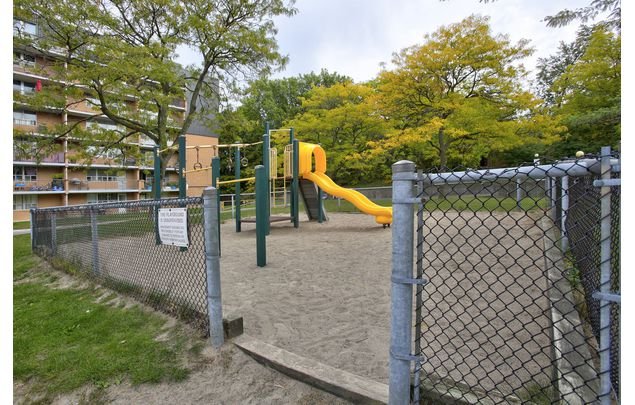 2 bedroom apartment of 81 sq. ft in Scarborough