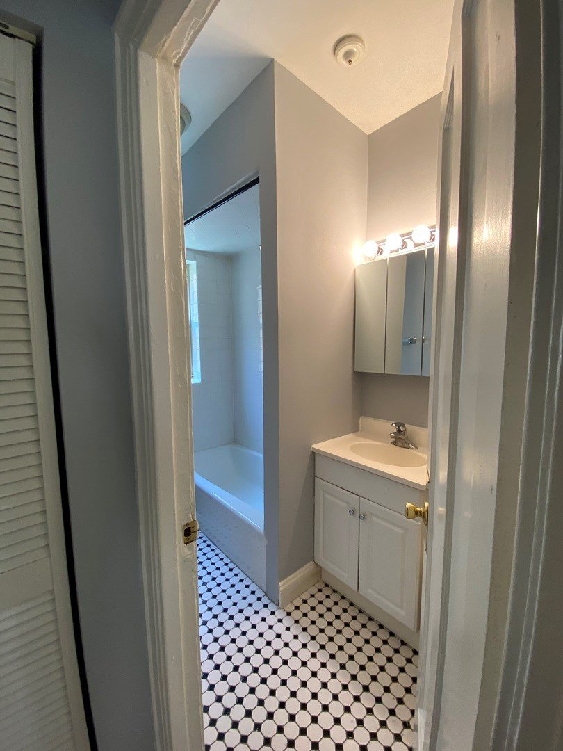 ONE BEDROOM RENTAL IN EVANSTON, ILLINOIS