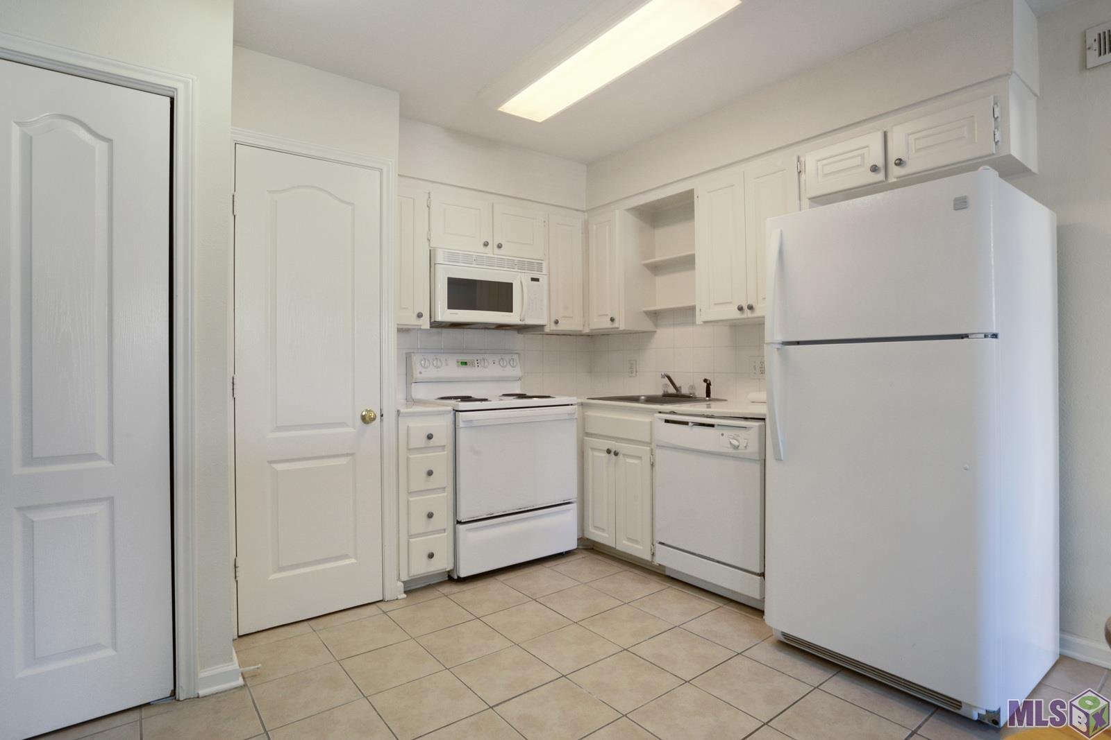 2 BEDROOM RENTAL IN BATON ROUGE, LOUISIANA