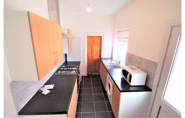 Rent 2 bedroom house in Hull