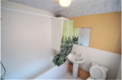 Rent 2 bedroom house in Hull