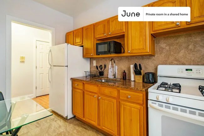 Private bedroom in 2 bed/1 bath Home Unit A Apartment in Brooklyn