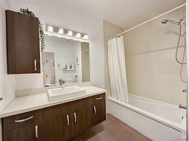 1 Bedroom Apartment - Condominium for rent - Montréal