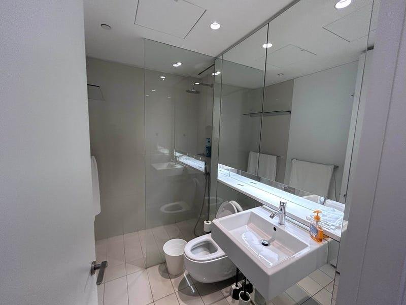 Stylish 1 Bedroom Apartment with Parking in the Heart of Sydney CBD