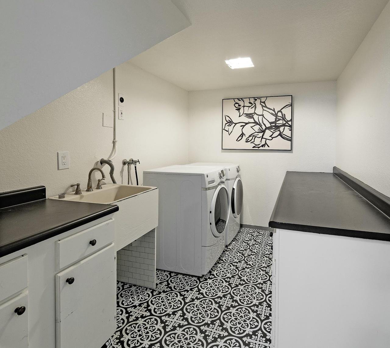 Exquisite 4-bedroom in Calle Laureles, Santa Barbara